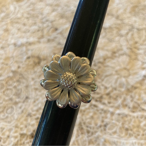 Sterling Flower Ring Sz 7 Like new shiny & matte petals 1” flower GORGEOUS - Picture 6 of 8